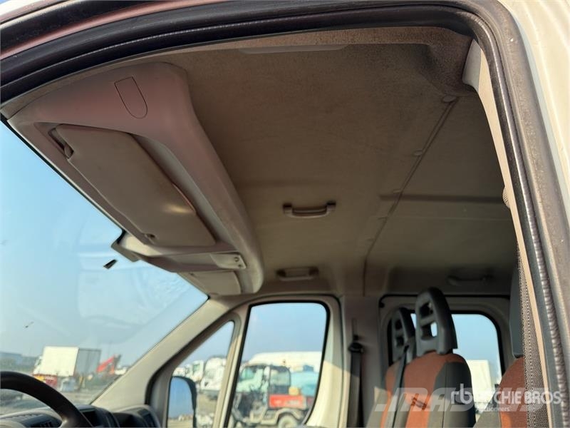Fiat ducato Crew Cab Flatbed Truck (Inoperable) شاحنات مسطحة/مفصلية الجوانب