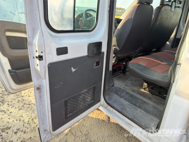 Fiat ducato Crew Cab Flatbed Truck (Inoperable) شاحنات مسطحة/مفصلية الجوانب