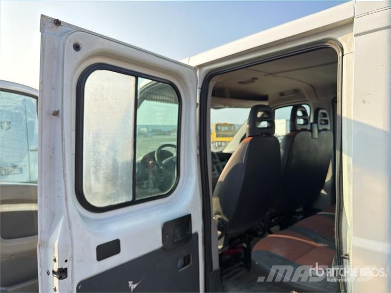Fiat ducato Crew Cab Flatbed Truck (Inoperable) شاحنات مسطحة/مفصلية الجوانب