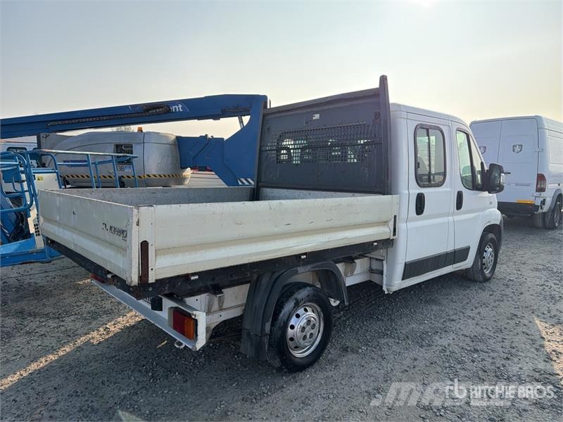 Fiat ducato Crew Cab Flatbed Truck (Inoperable) شاحنات مسطحة/مفصلية الجوانب