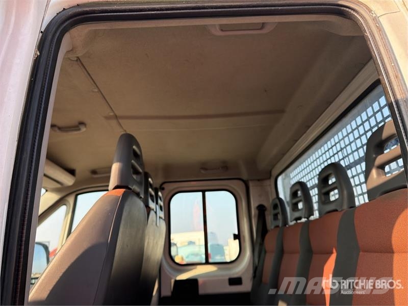 Fiat ducato Crew Cab Flatbed Truck (Inoperable) شاحنات مسطحة/مفصلية الجوانب