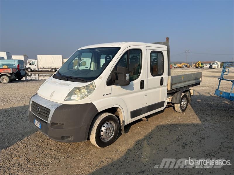 Fiat ducato Crew Cab Flatbed Truck (Inoperable) شاحنات مسطحة/مفصلية الجوانب