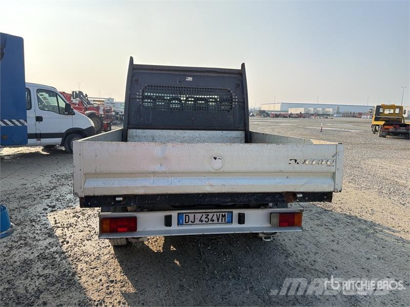Fiat ducato Crew Cab Flatbed Truck (Inoperable) شاحنات مسطحة/مفصلية الجوانب