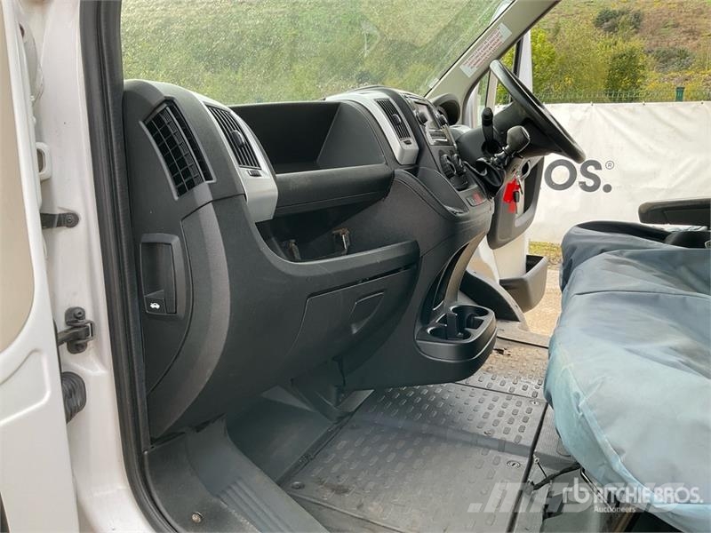 Fiat Ducato maxi Welfare Cargo Van Pakettiautot