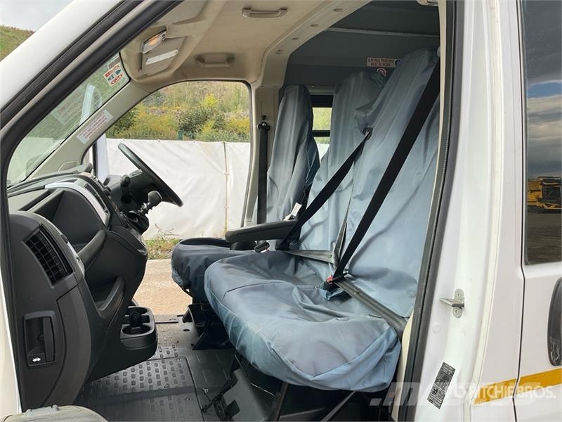 Fiat Ducato maxi Welfare Cargo Van Pakettiautot