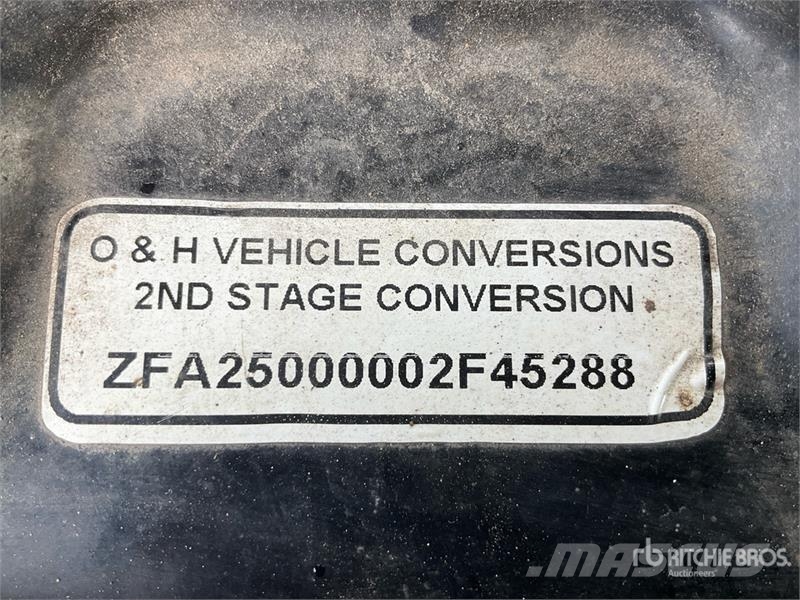 Fiat Ducato maxi Welfare Cargo Van Pakettiautot