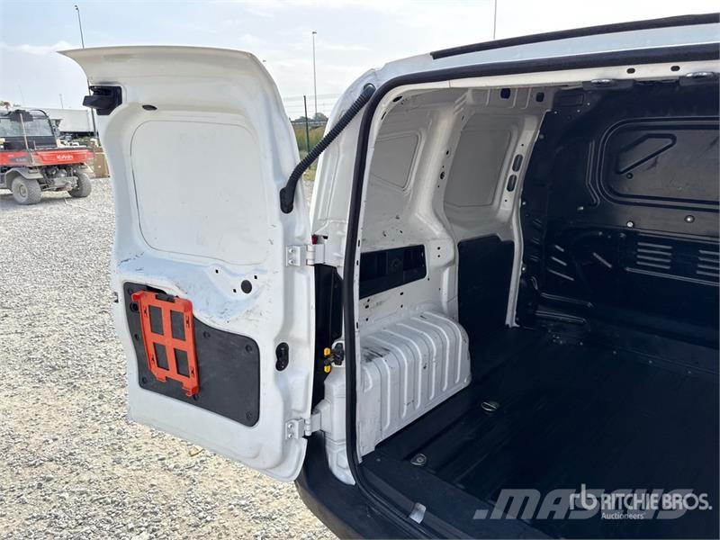 Fiat Fiorino 1.3 MJT 95CV E6D-TEMP SX Cargo Van Изотермический фургон