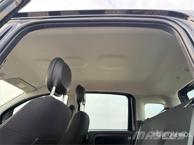 Fiat Panda Hybrid Automobile Auto's