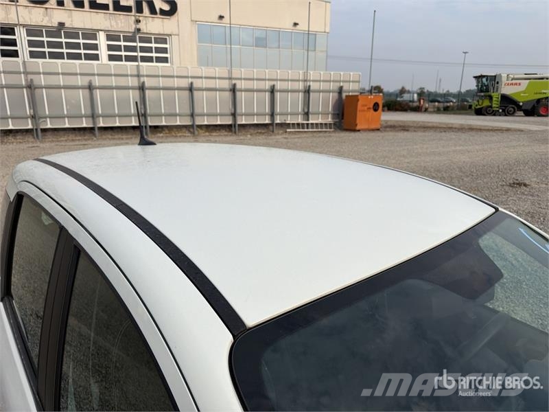Fiat Panda Hybrid Automobile Auto's