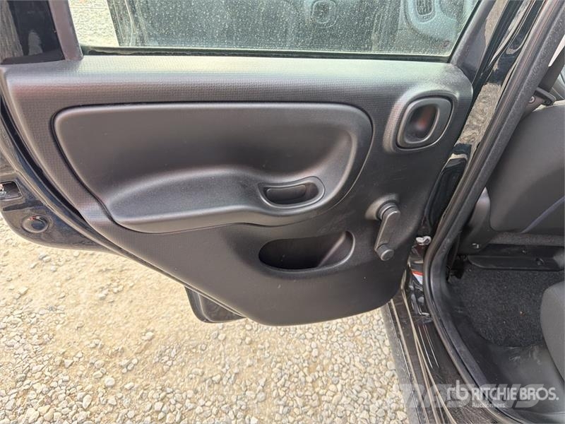 Fiat Panda Hybrid Automobile Auto's