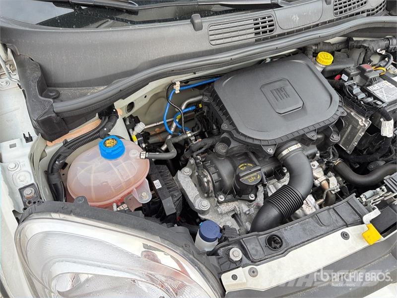 Fiat Panda Hybrid Automobile Auto's