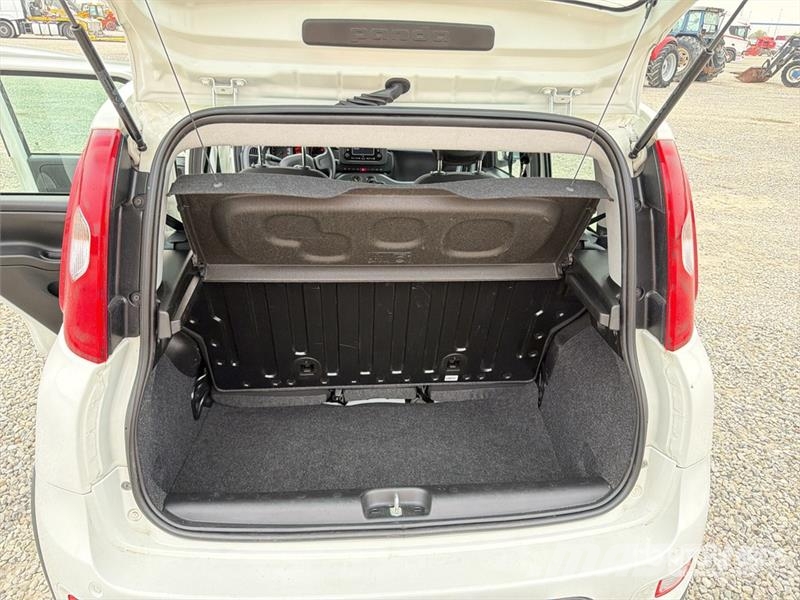 Fiat Panda Hybrid Automobile Auto's