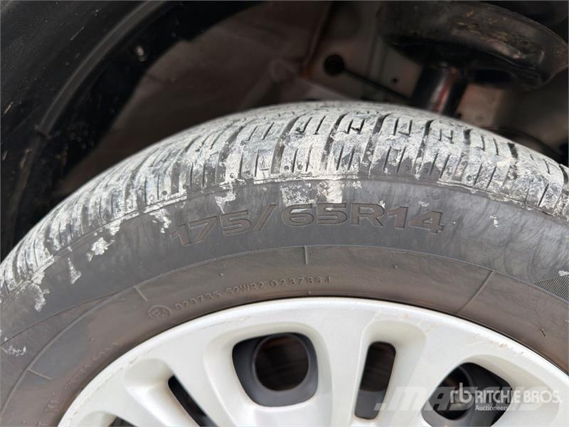 Fiat Panda Hybrid Automobile Auto's