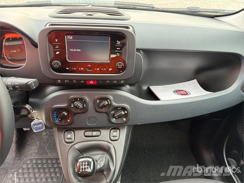 Fiat Panda Hybrid Automobile Auto's