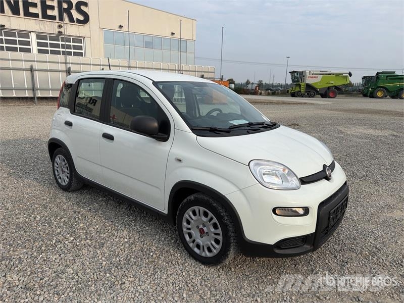 Fiat Panda Hybrid Automobile Auto's