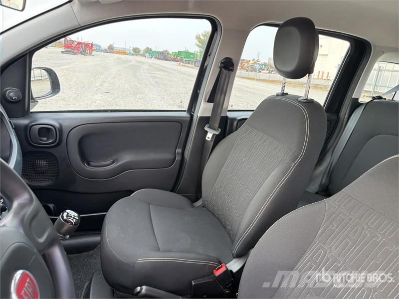 Fiat Panda Hybrid Automobile Auto's