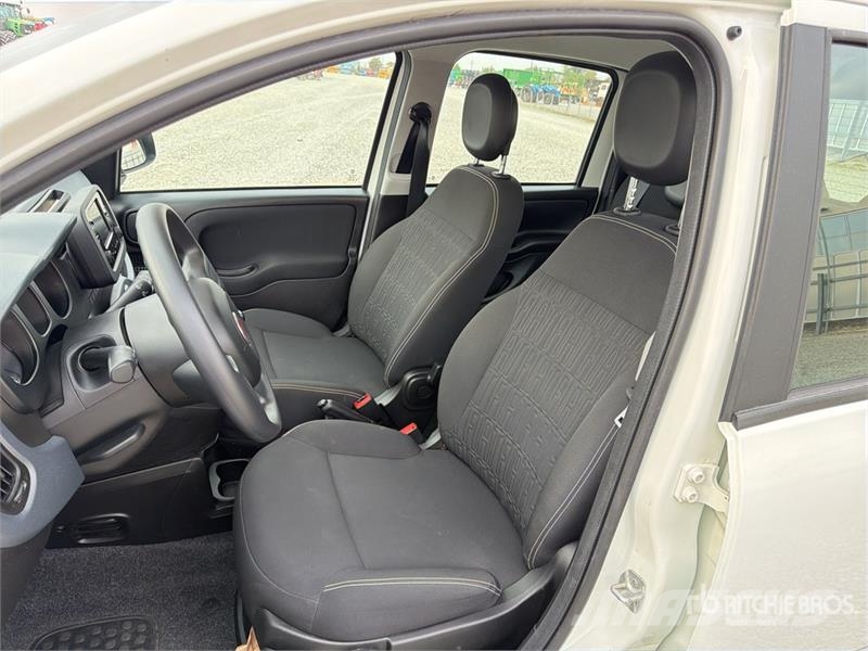 Fiat Panda Hybrid Automobile Auto's