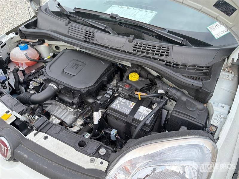 Fiat Panda Hybrid Automobile Auto's