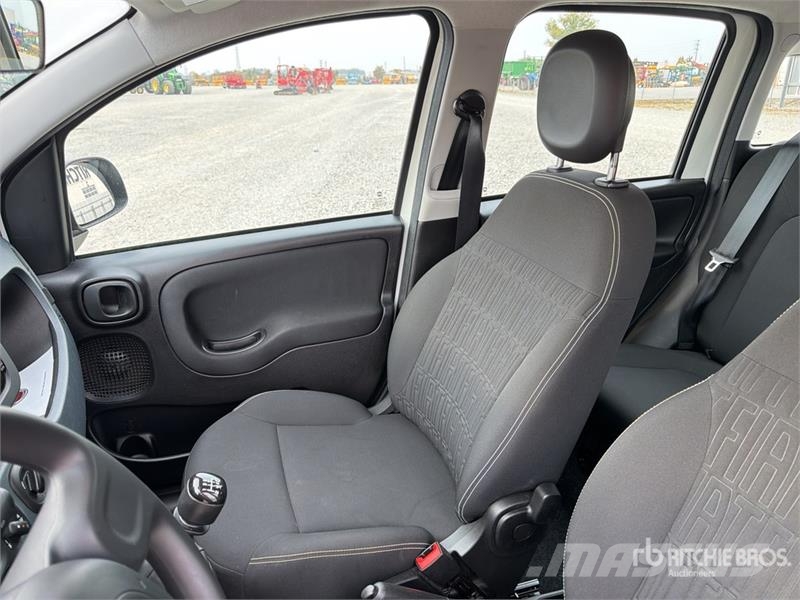 Fiat Panda Hybrid Automobile Auto's