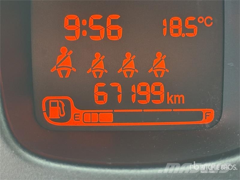 Fiat Panda Hybrid Automobile Auto's