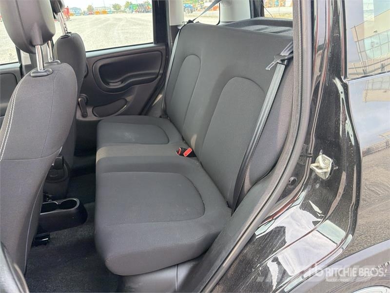 Fiat Panda Hybrid Automobile Auto's