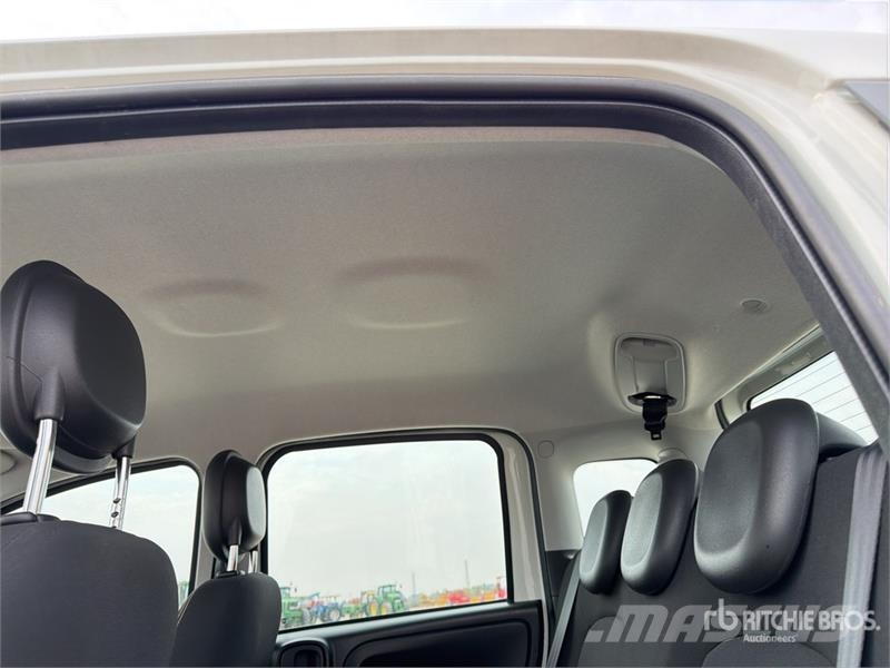 Fiat Panda Hybrid Automobile Auto's