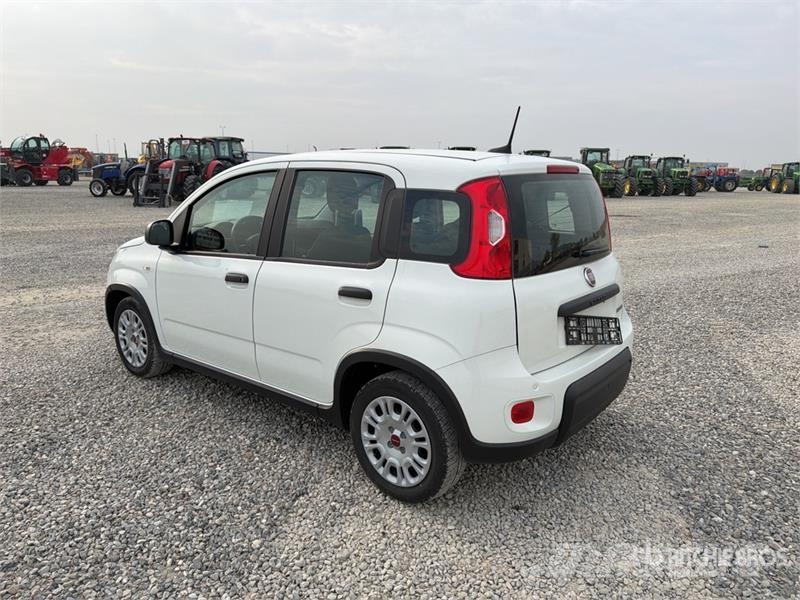 Fiat Panda Hybrid Automobile Auto's