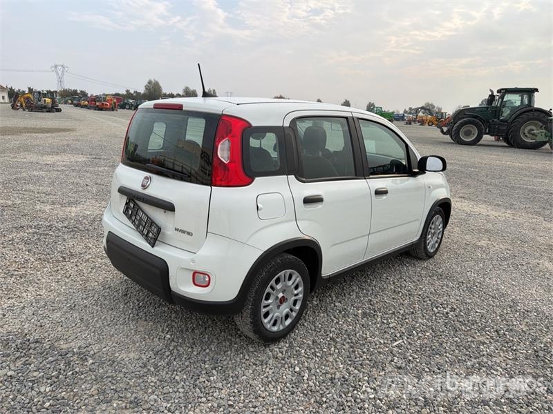 Fiat Panda Hybrid Automobile Auto's