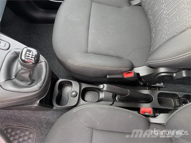 Fiat Panda Hybrid Automobile Auto's