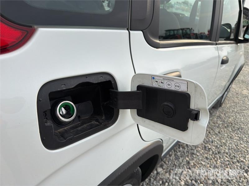 Fiat Panda Hybrid Automobile Auto's