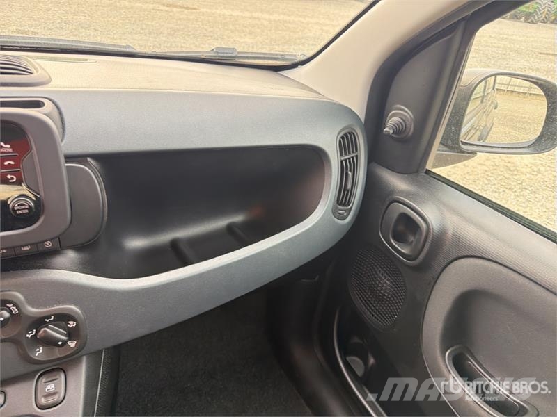 Fiat Panda Hybrid Automobile Auto's