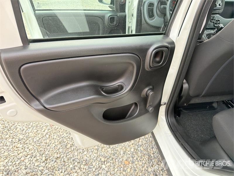 Fiat Panda Hybrid Automobile Auto's