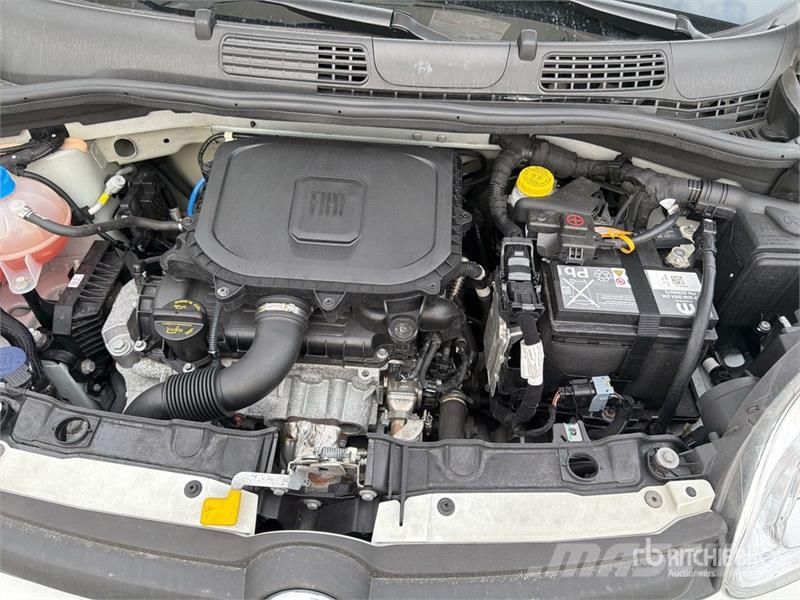 Fiat Panda Hybrid Automobile Auto's