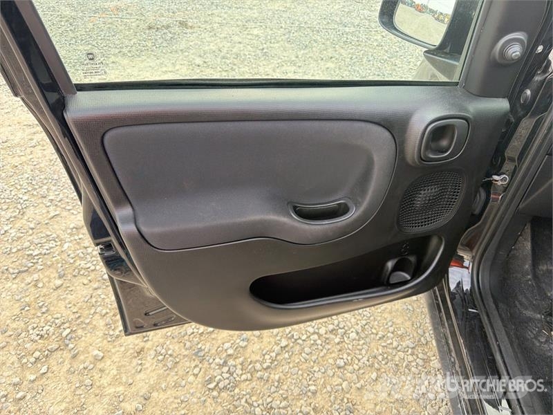 Fiat Panda Hybrid Automobile Auto's