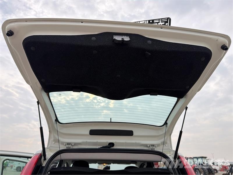 Fiat Panda Hybrid Automobile Auto's