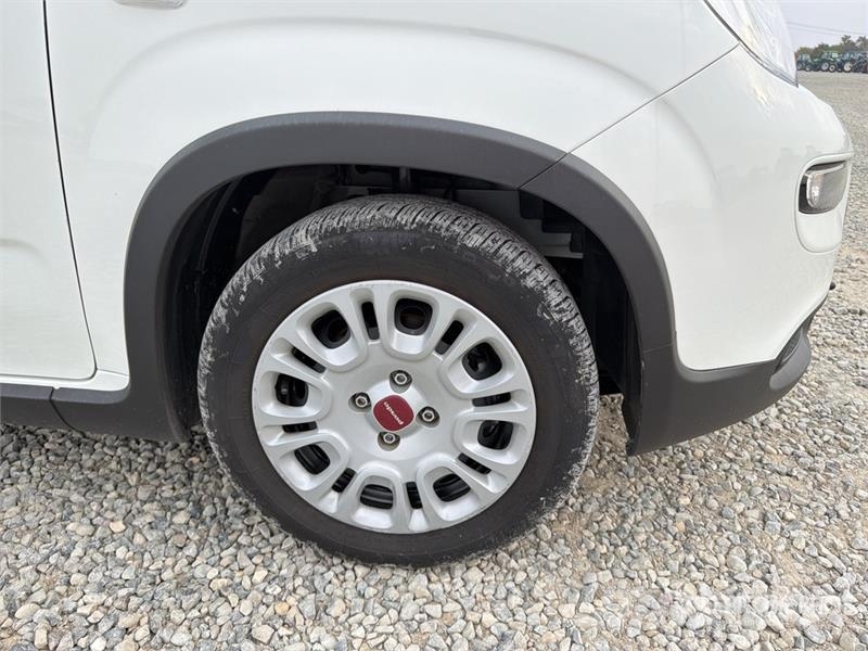 Fiat Panda Hybrid Automobile Auto's