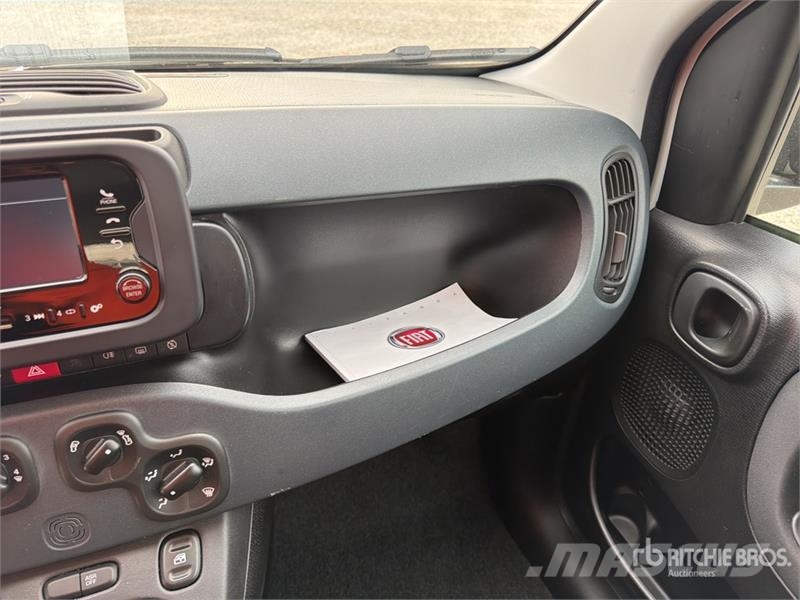 Fiat Panda Hybrid Automobile Auto's