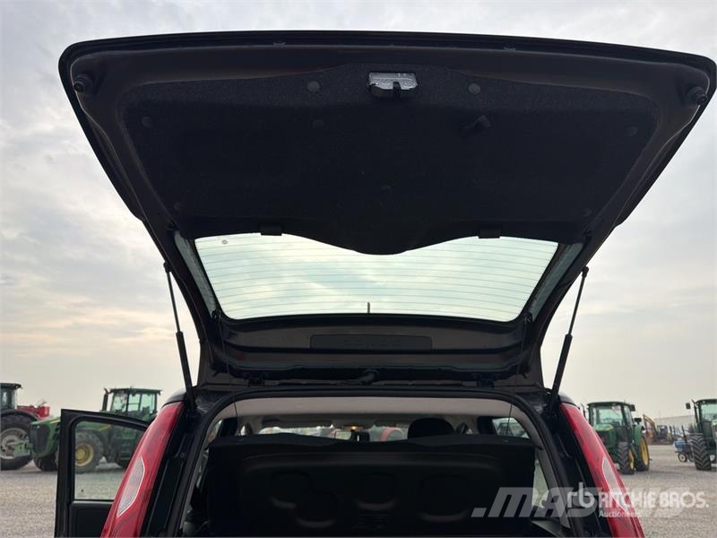 Fiat Panda Hybrid Automobile Auto's