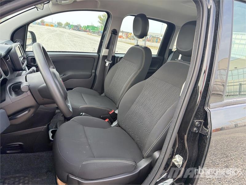 Fiat Panda Hybrid Automobile Auto's