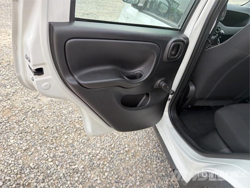 Fiat Panda Hybrid Panda 1.0 52 KW Mild/Hybrid Automobil Auto's