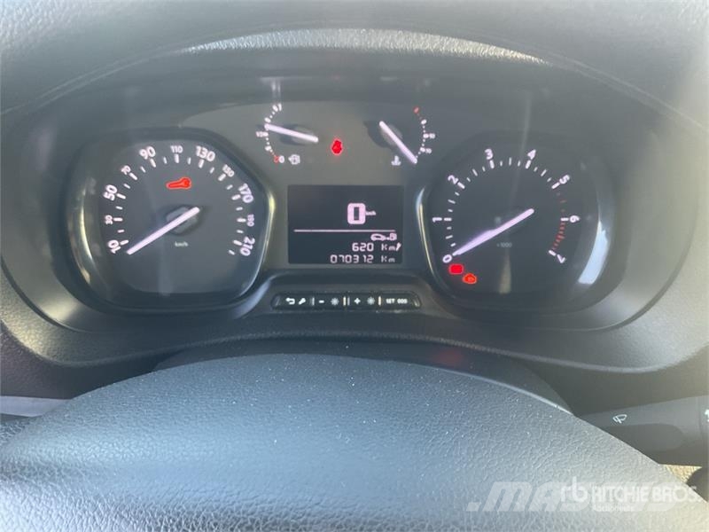 Fiat Scudo 1.5 D 75 KW KA L3H1 - panel Van L3H1 Cargo V شاحنة مقفلة