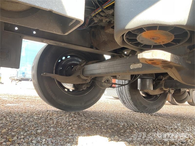 Fliegl SDS Tri/A Curtain Side Trailer مقطورات بغطاء جانبي