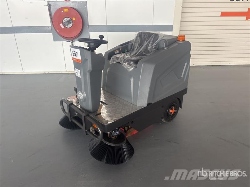FLOOR-SWEEPER GDW12 Stand-On Electric Floor Sweepe Sonstige Erntemaschinen
