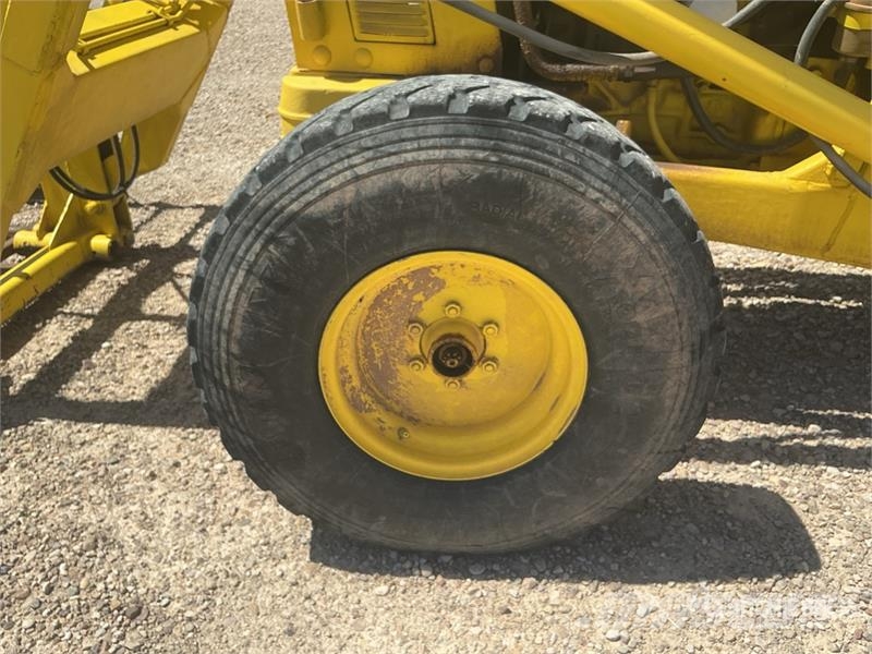 Ford 2WD Antique Tractor Traktory