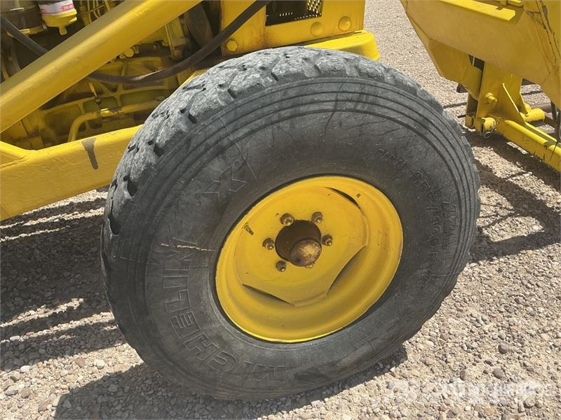 Ford 2WD Antique Tractor Traktory