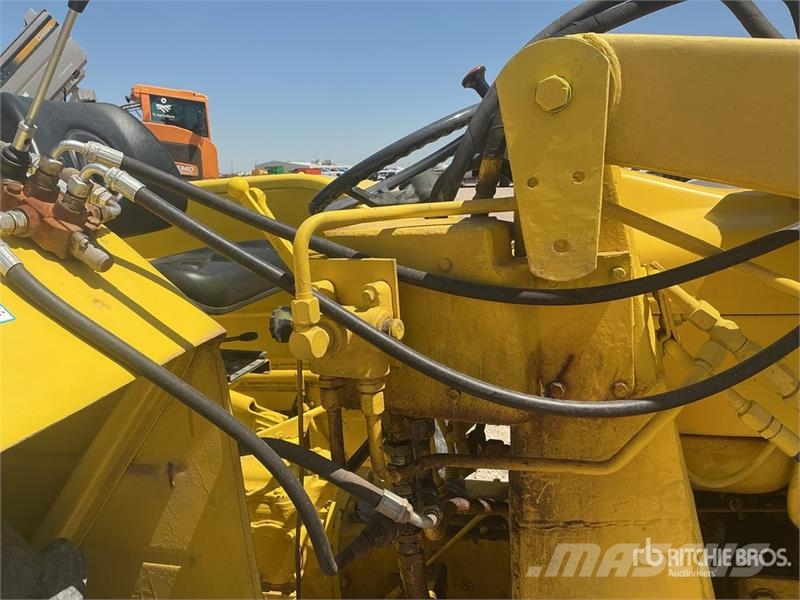 Ford 2WD Antique Tractor Traktory