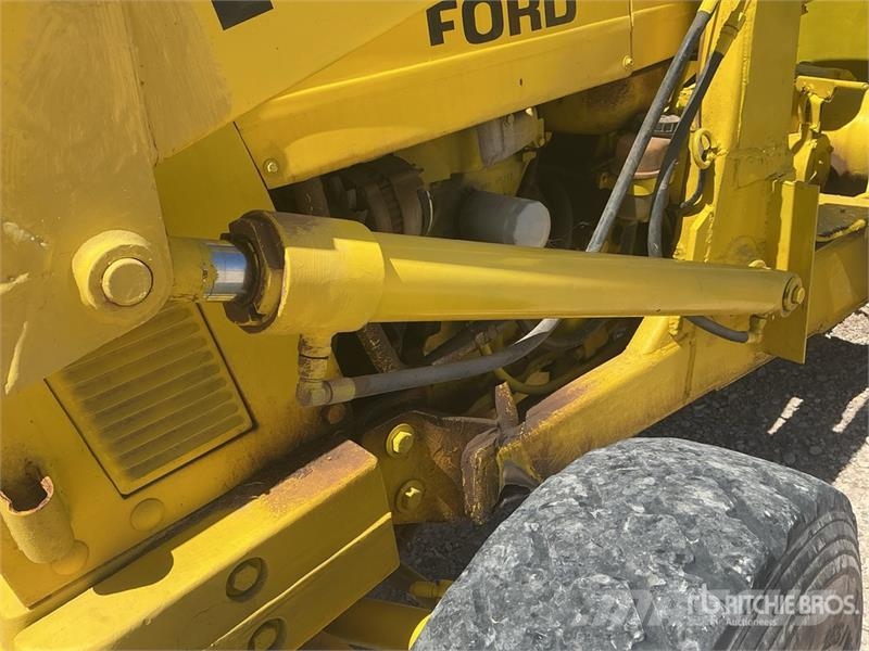 Ford 2WD Antique Tractor Traktory