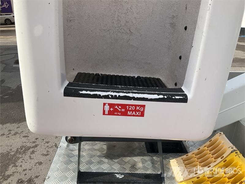 Ford Elevator Topy 11 9.1 m on  Ford Transit 4x2 Bucket Piattaforme autocarrate