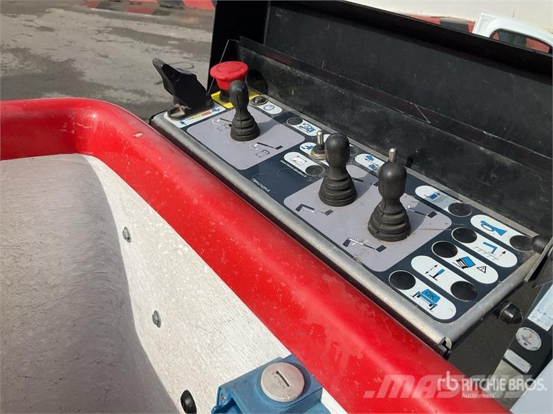 Ford Elevator Topy 11 9.1 m on  Ford Transit 4x2 Bucket Piattaforme autocarrate