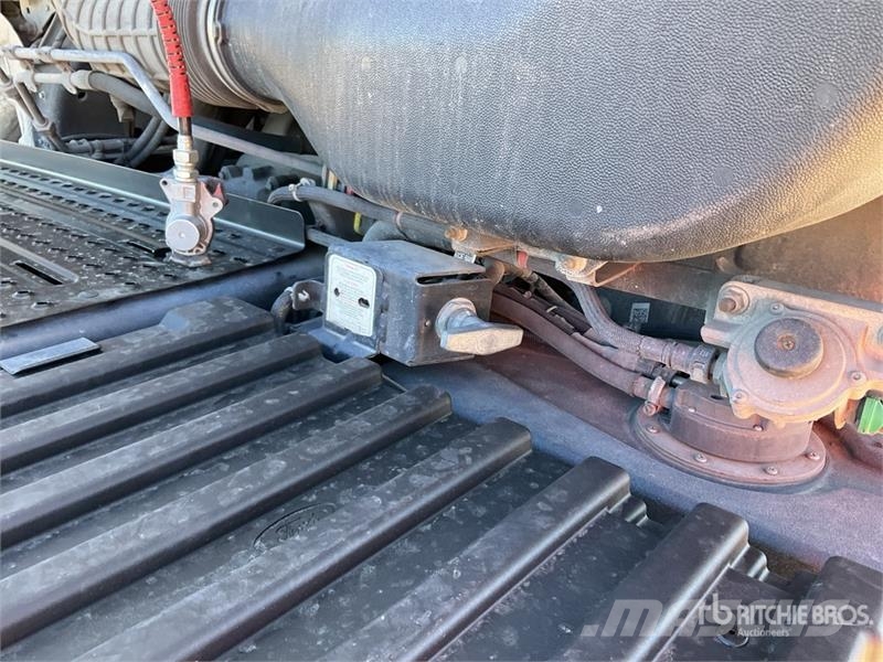 Ford F-MAX 500 4x2 S/A Sleeper Truck Tractor Naudoti vilkikai